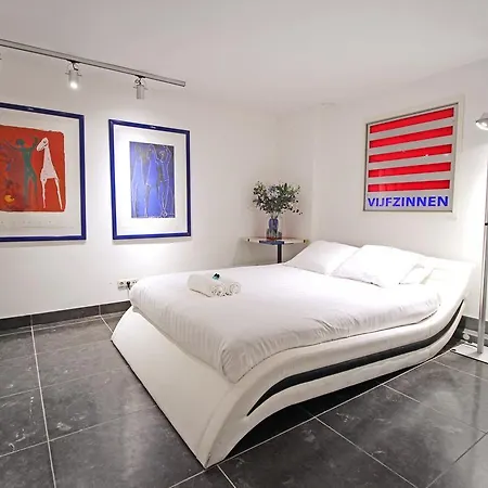 Bed & Breakfast Ground Floor Canal