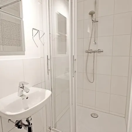 Bed & Breakfast Ground Floor Canal
