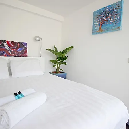 Ground Floor Canal Bed & Breakfast Amsterdam